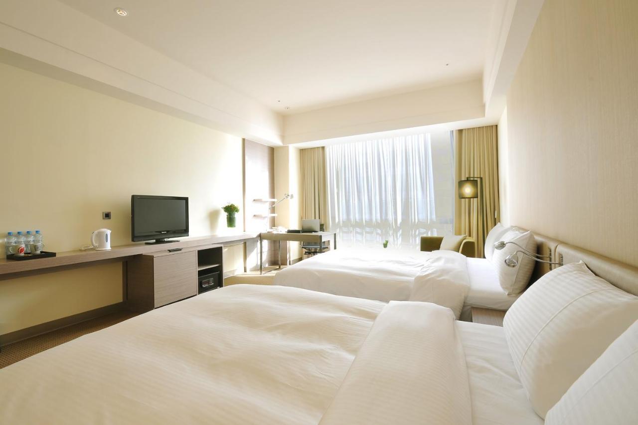 Academy Hotel Тайнань Экстерьер фото